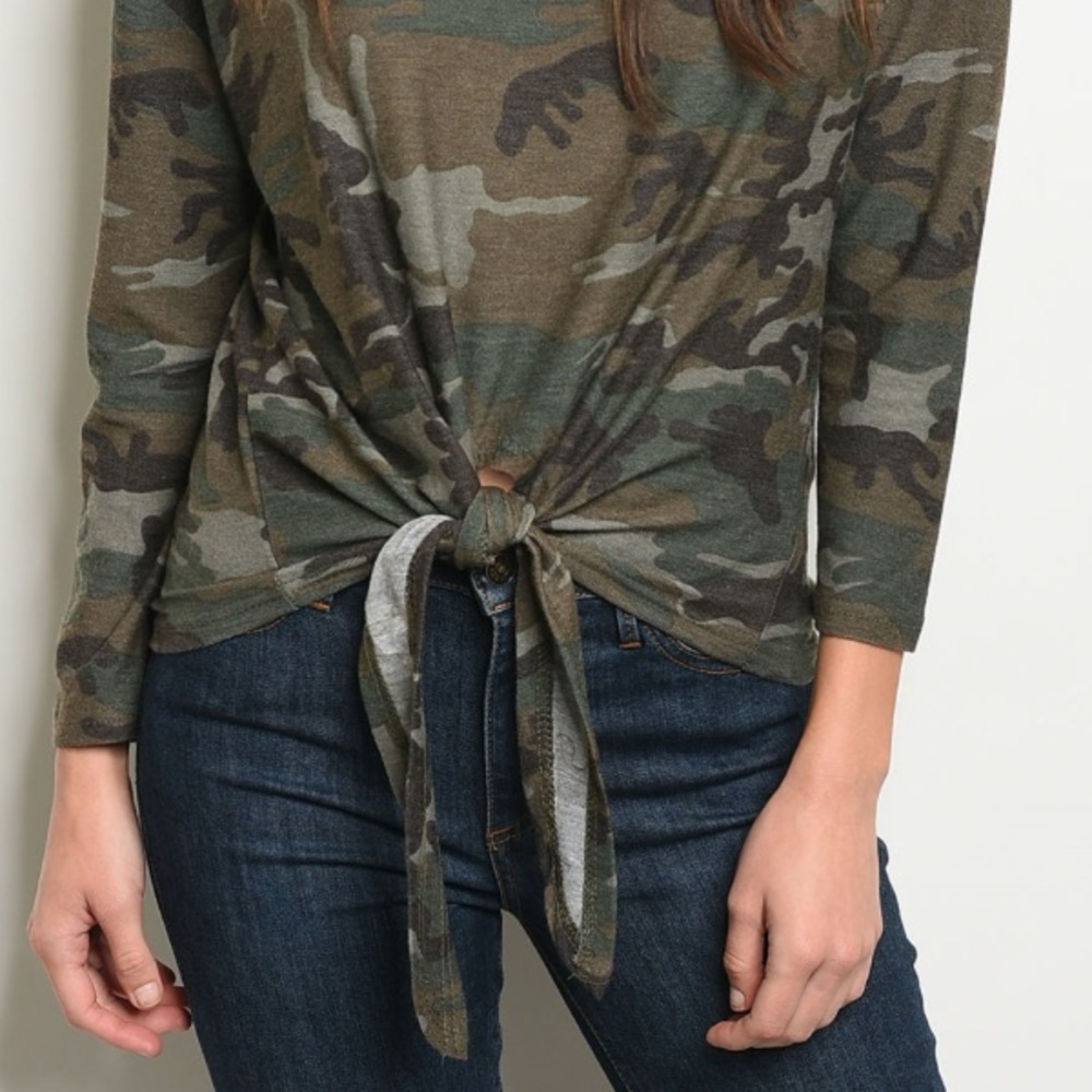 ☀️CAMO KNOTTED FRONT TOP - Picture 5 of 9